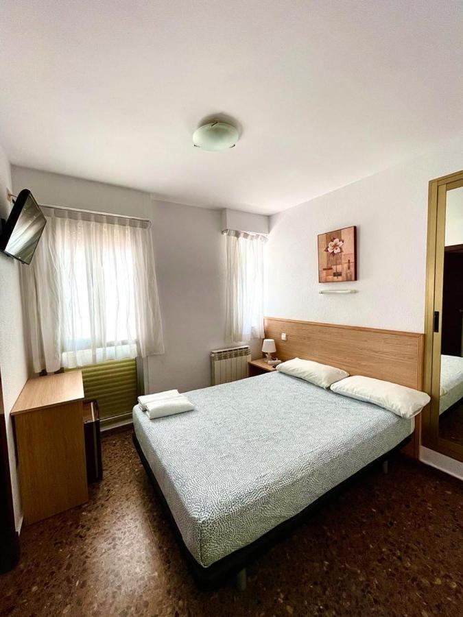 Hostal Milmarcos Zaragoza Bagian luar foto