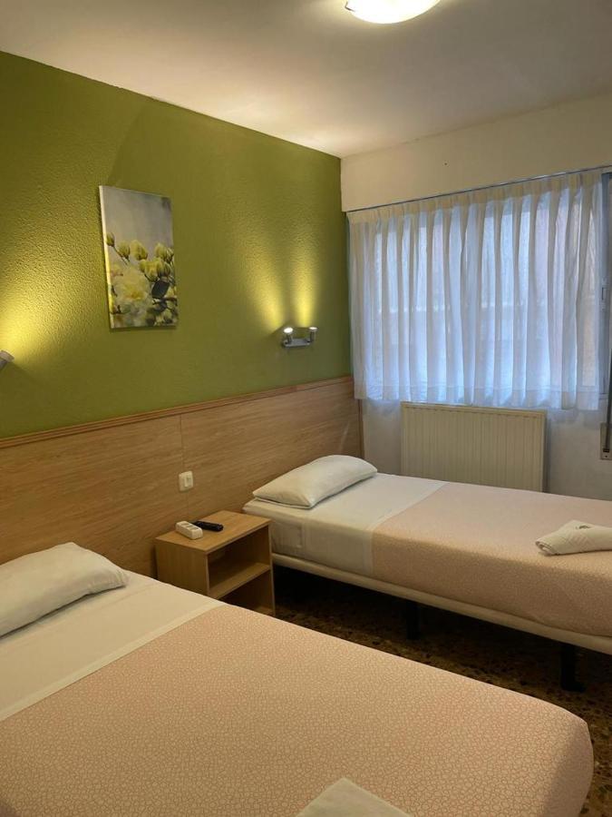 Hostal Milmarcos Zaragoza Bagian luar foto
