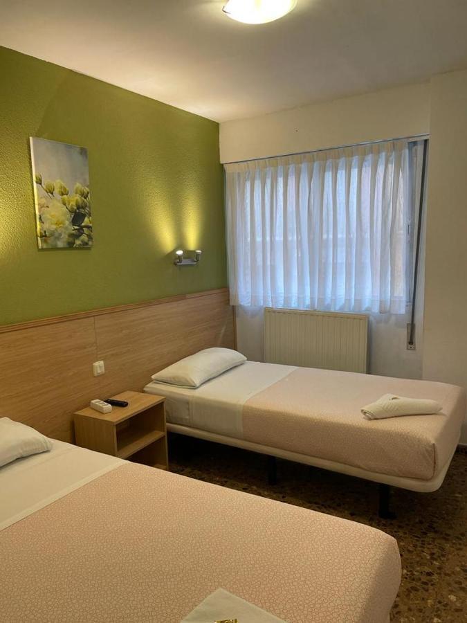Hostal Milmarcos Zaragoza Bagian luar foto