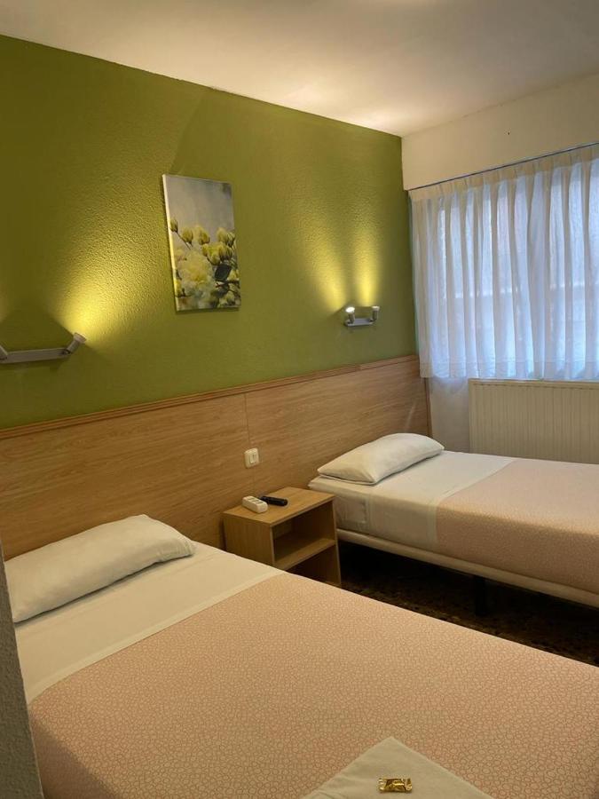 Hostal Milmarcos Zaragoza Bagian luar foto