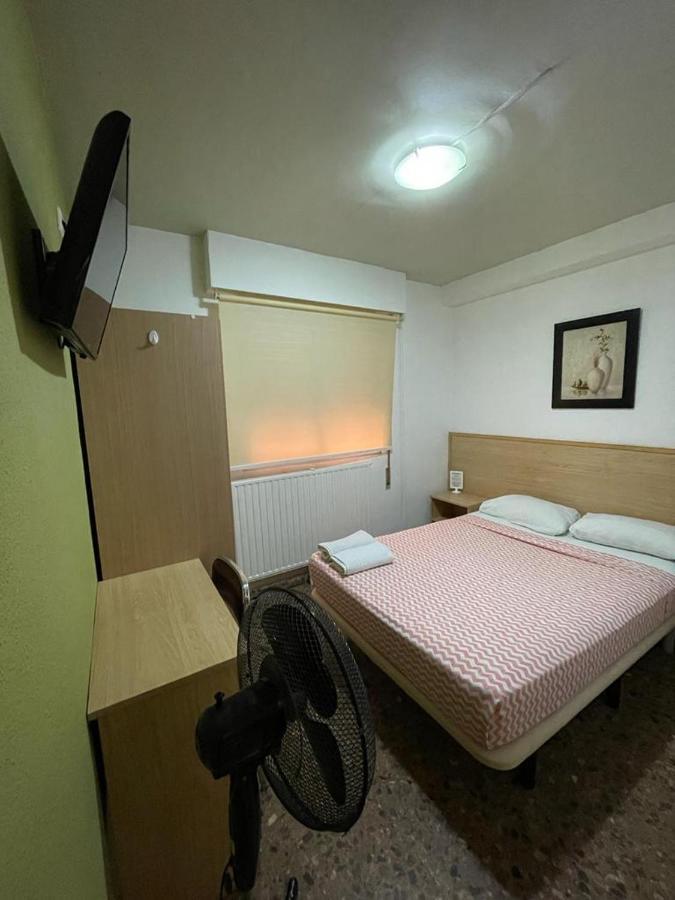 Hostal Milmarcos Zaragoza Bagian luar foto
