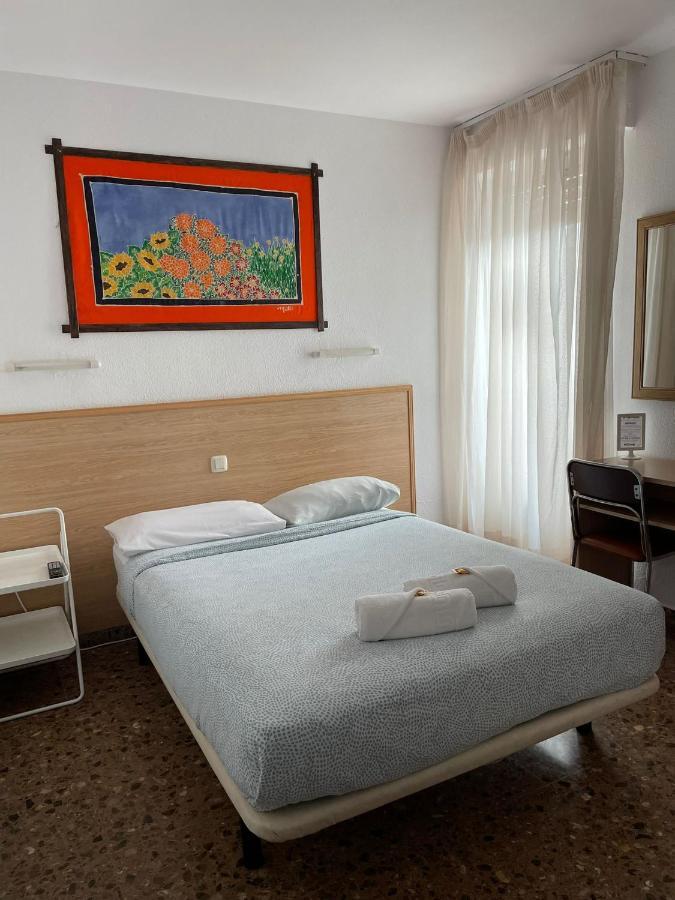 Hostal Milmarcos Zaragoza Bagian luar foto