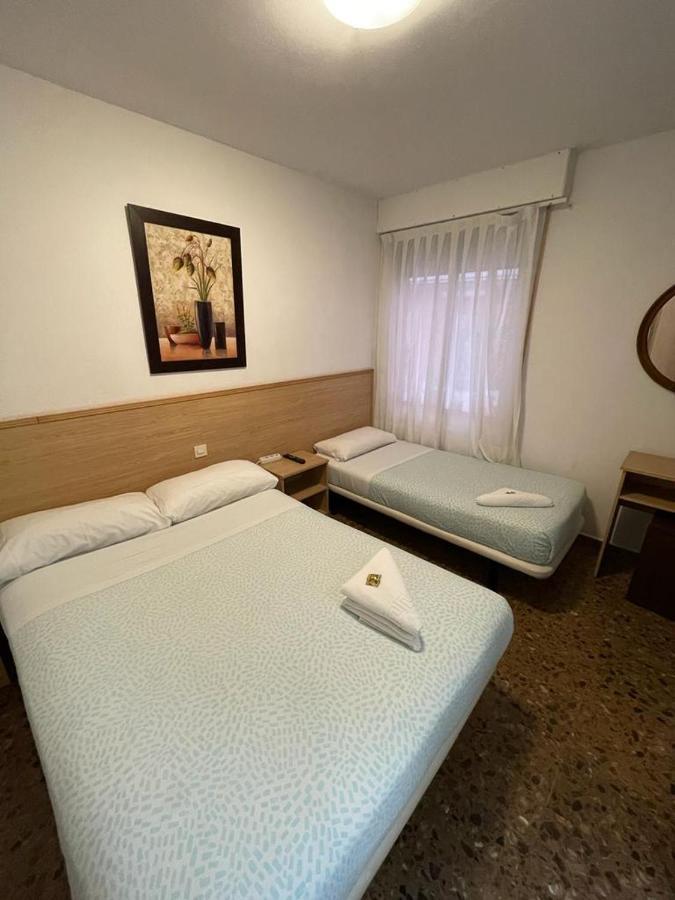 Hostal Milmarcos Zaragoza Bagian luar foto