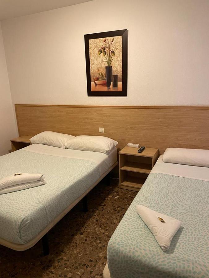 Hostal Milmarcos Zaragoza Bagian luar foto