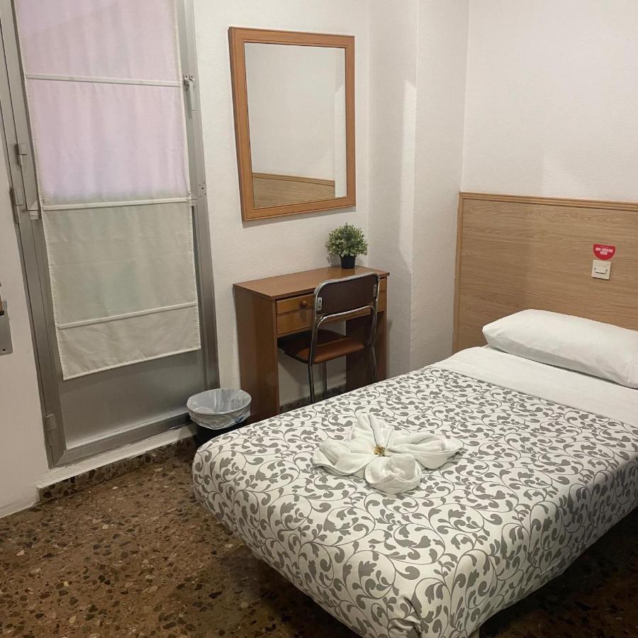 Hostal Milmarcos Zaragoza Bagian luar foto
