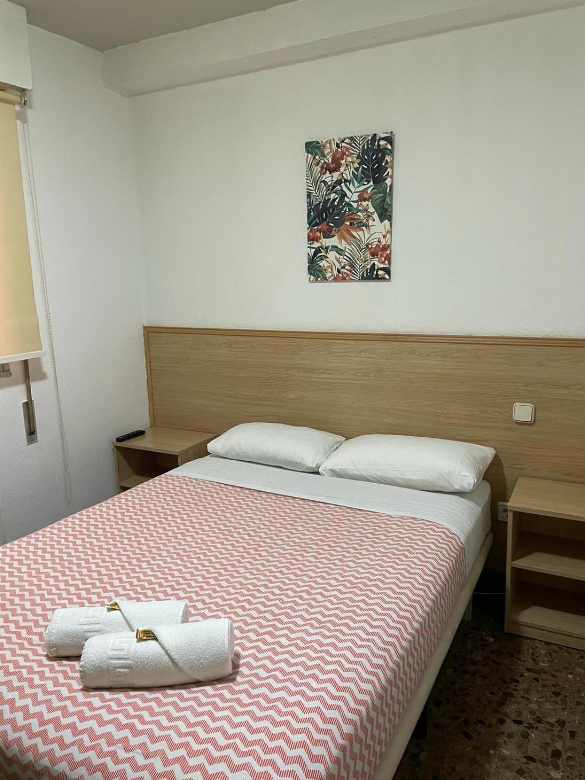 Hostal Milmarcos Zaragoza Bagian luar foto