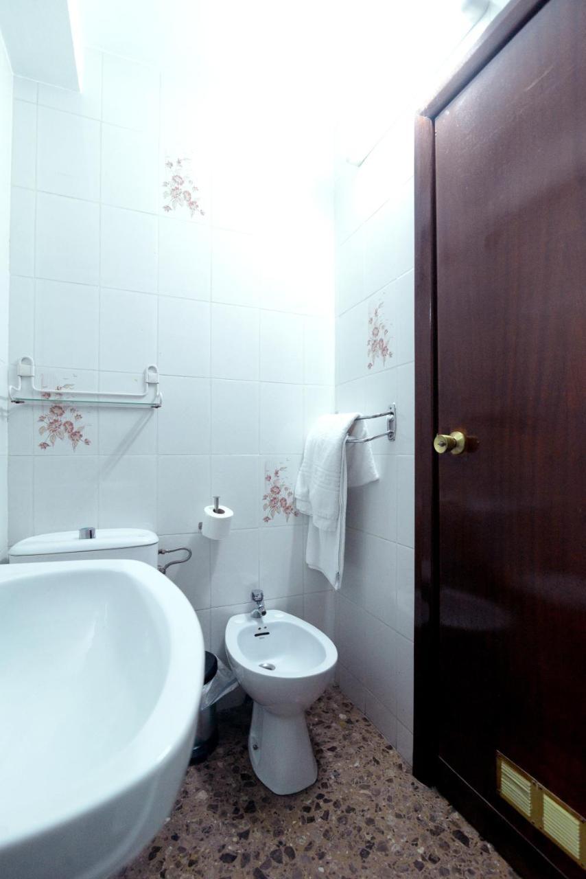 Hostal Milmarcos Zaragoza Bagian luar foto