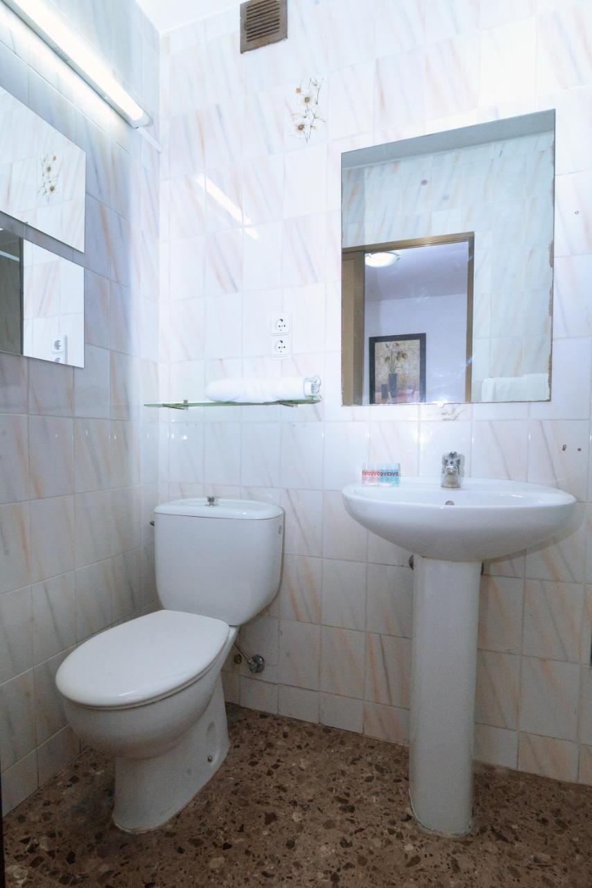 Hostal Milmarcos Zaragoza Bagian luar foto