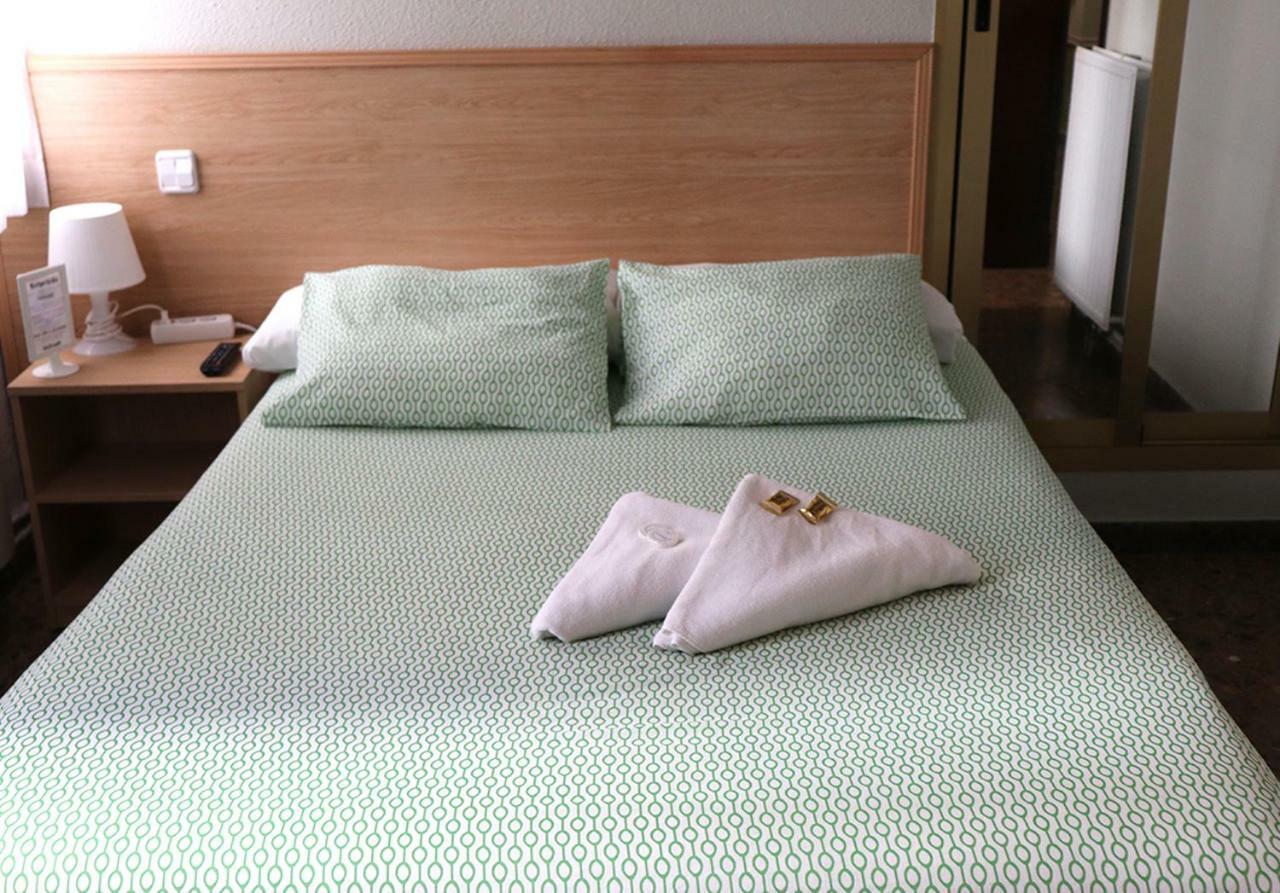 Hostal Milmarcos Zaragoza Bagian luar foto