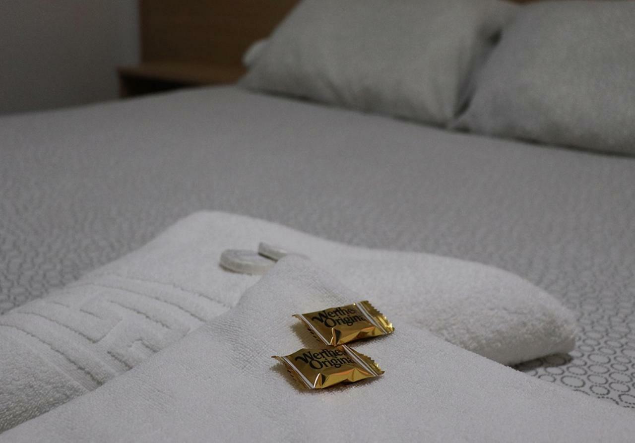 Hostal Milmarcos Zaragoza Bagian luar foto