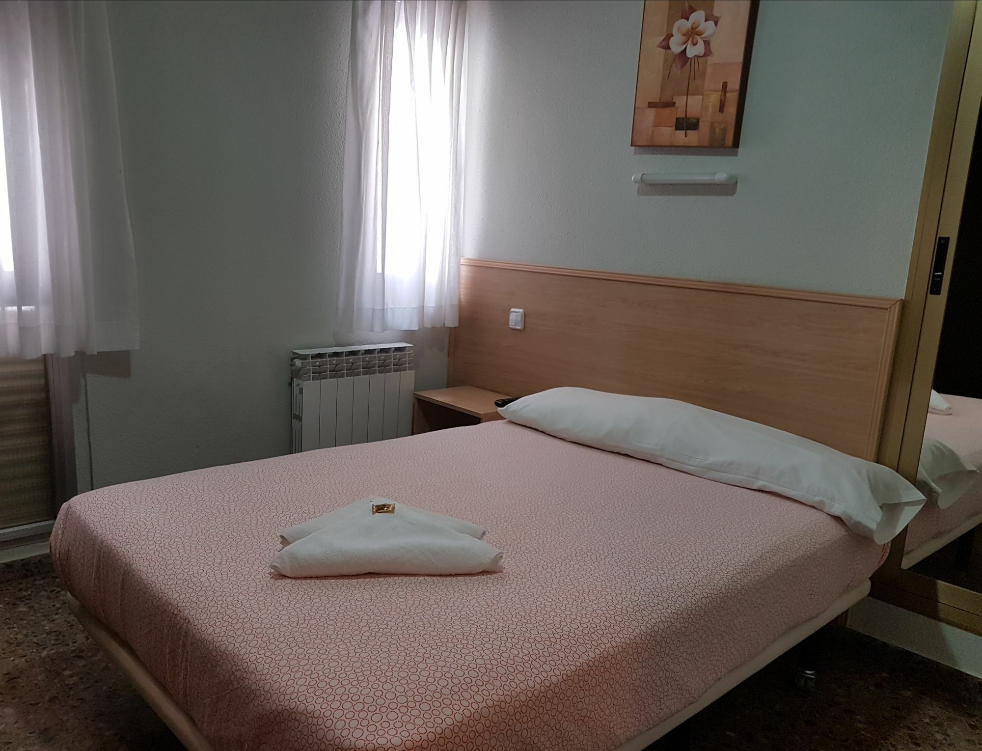 Hostal Milmarcos Zaragoza Bagian luar foto