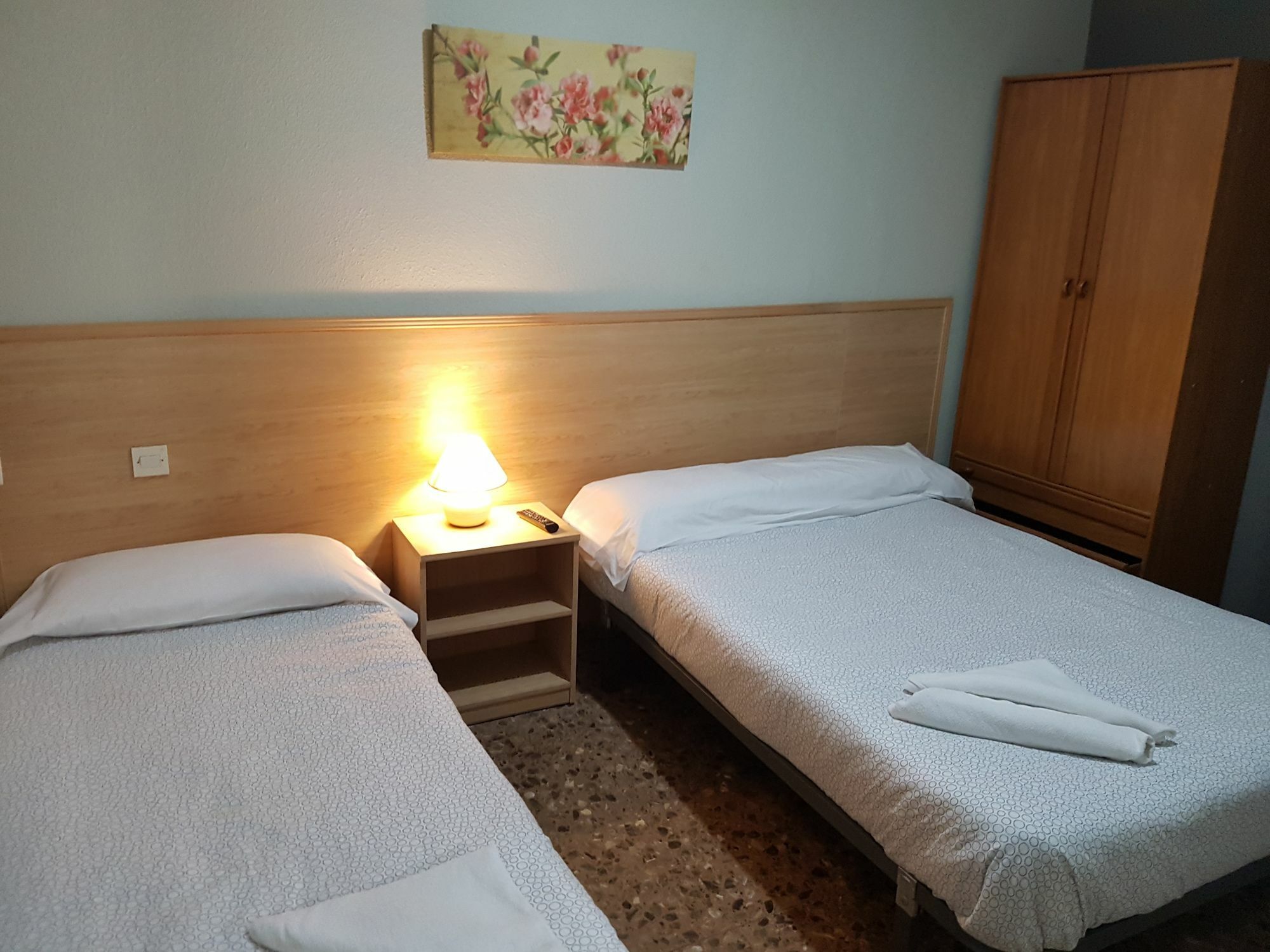 Hostal Milmarcos Zaragoza Bagian luar foto